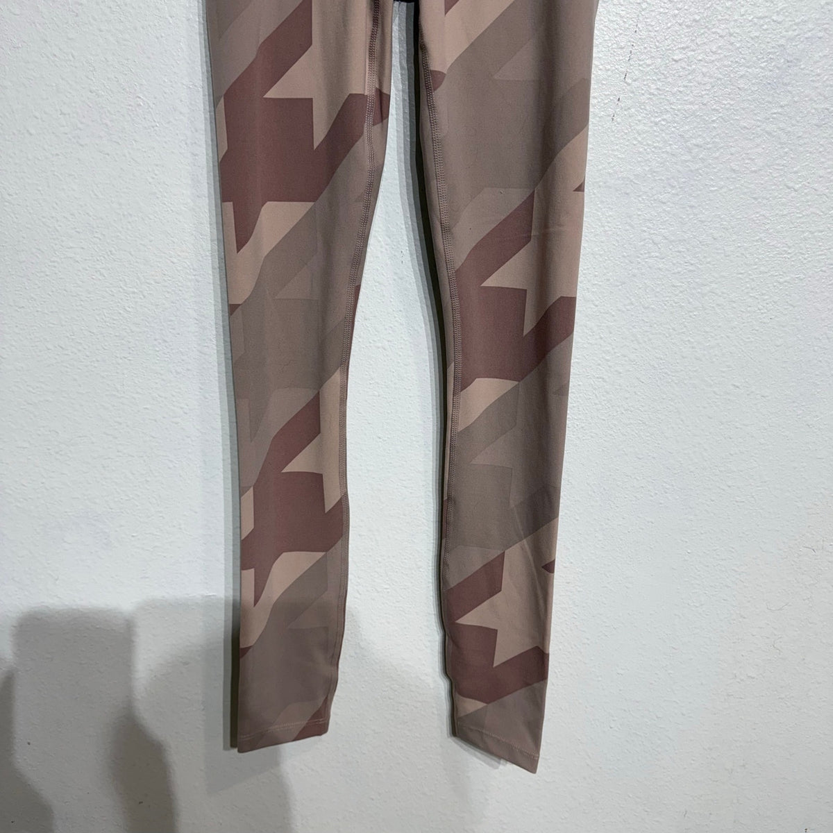 Varley Pink Taupe Camo Leggings Sz XXS NWT