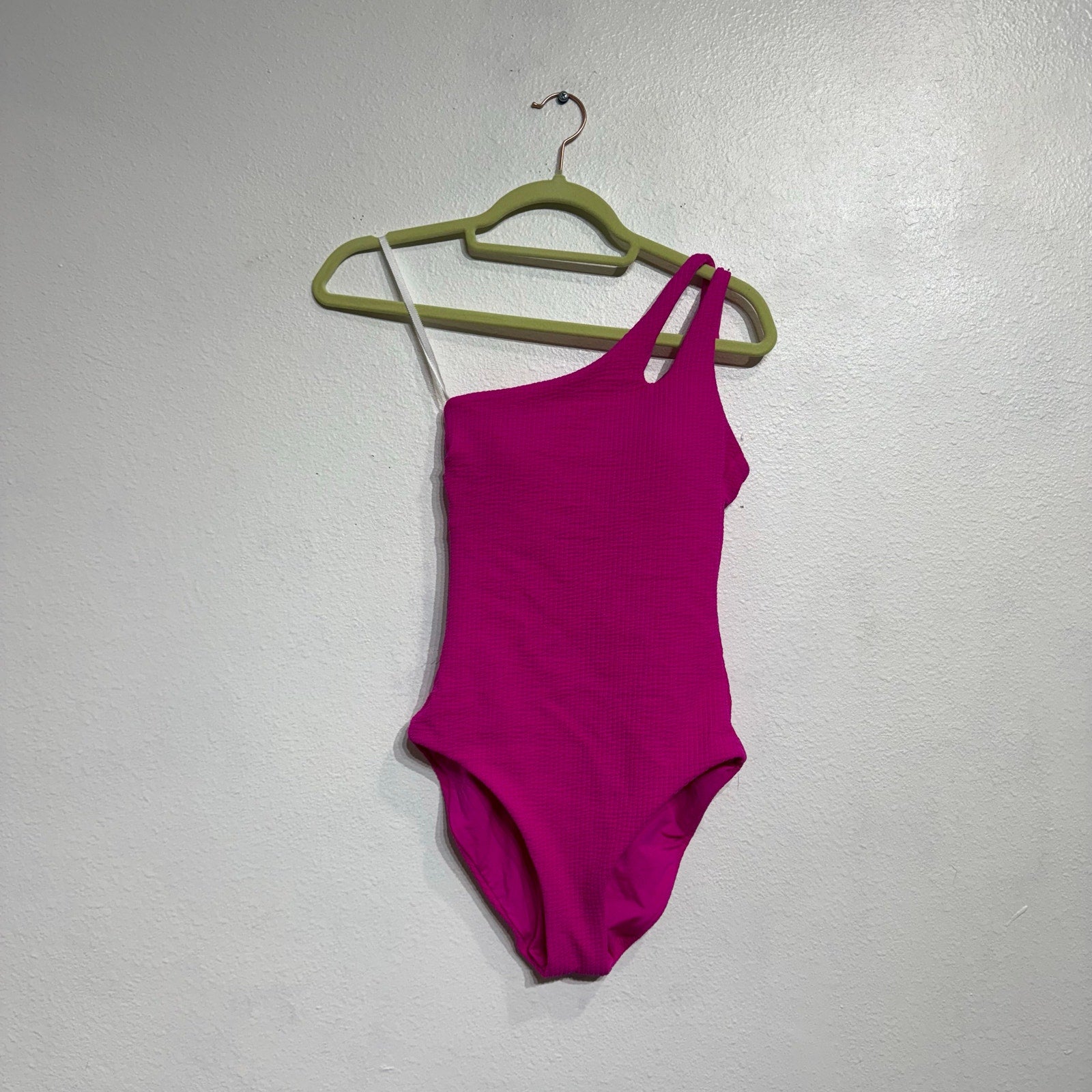 Becca Cosmopolitan Pink Pucker Up Asymmetrical One-Piece Swimsuit Sz S NWT