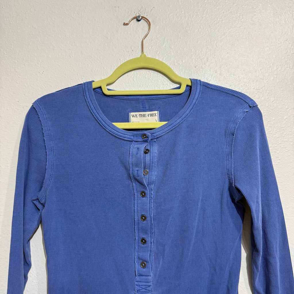 We The Free Free People Cold River Blue Ribbed Long Sleeve Henley Top Sz S NWT
