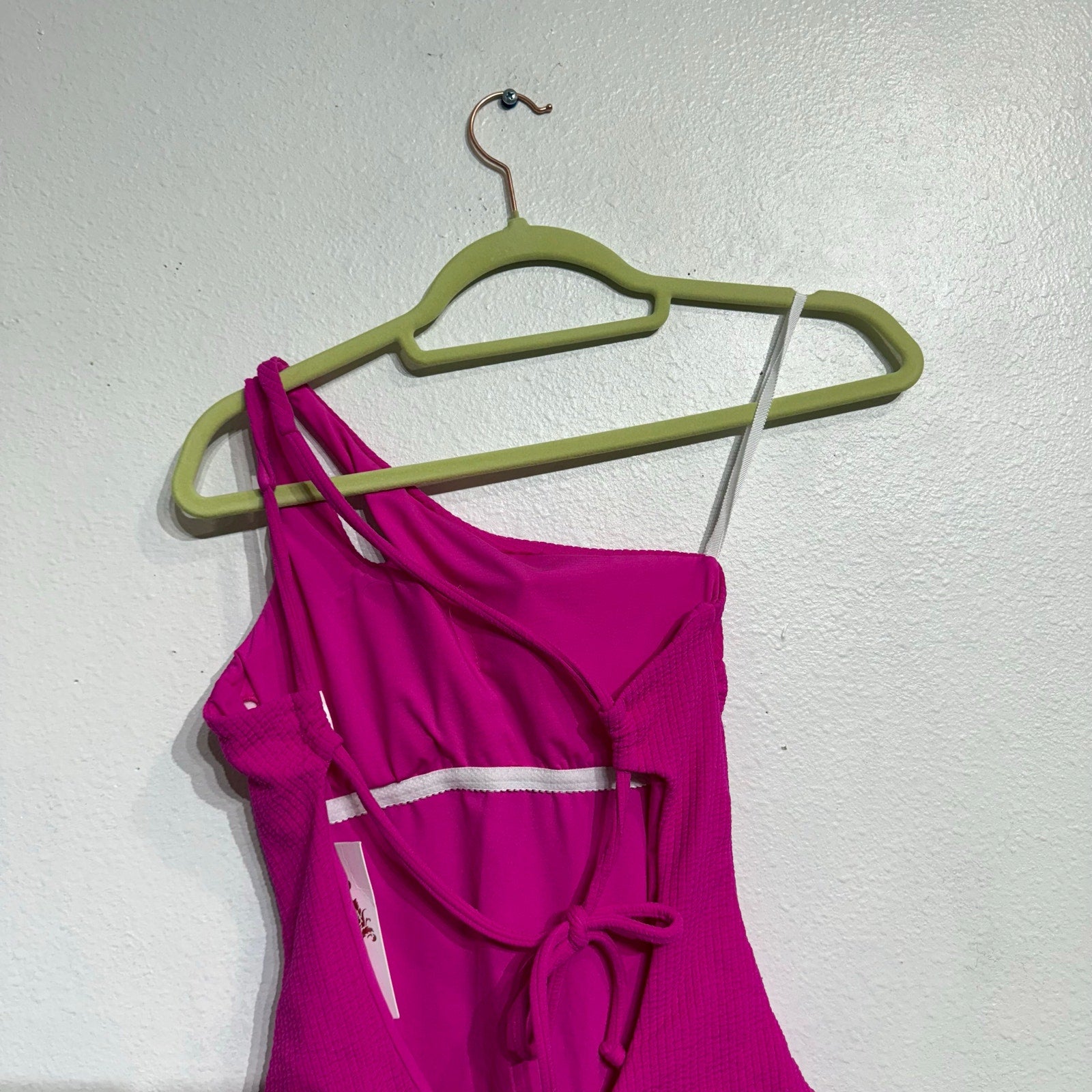 Becca Cosmopolitan Pink Pucker Up Asymmetrical One-Piece Swimsuit Sz M NWT